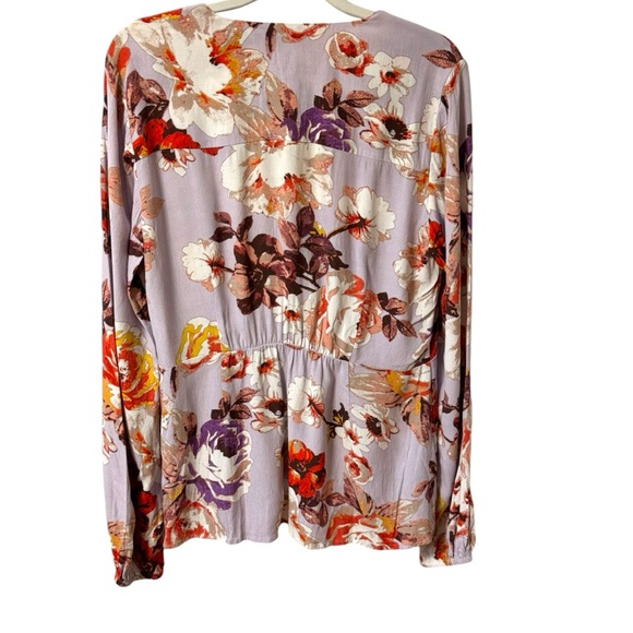 Guess Chava Twist Front Top Blouse Purple Lavender Floral Medium Long Sleeve - Picture 2 of 5